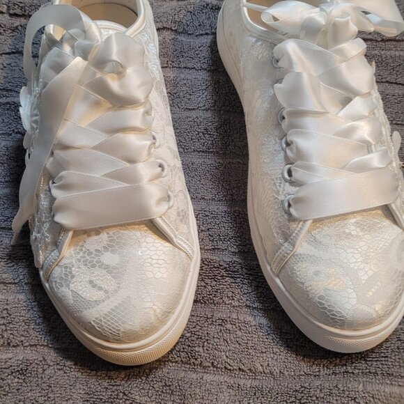 NWT White Lace Bridal Sneakers with Satin Ribbon Lace - Size 7.5 - Picture 2 of 7